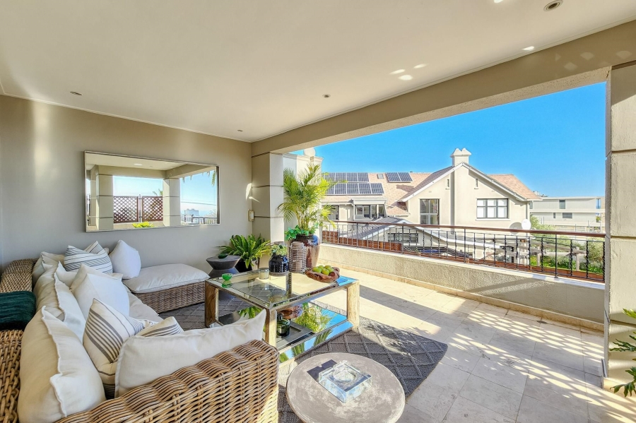 6 Bedroom Property for Sale in Fresnaye Western Cape